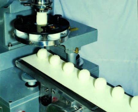 Automatic Mammoul And Moon Cake Production Line - Encrusting products