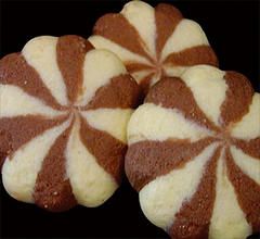 Galletas Rellenas en Forma de Pétalo con Rayas